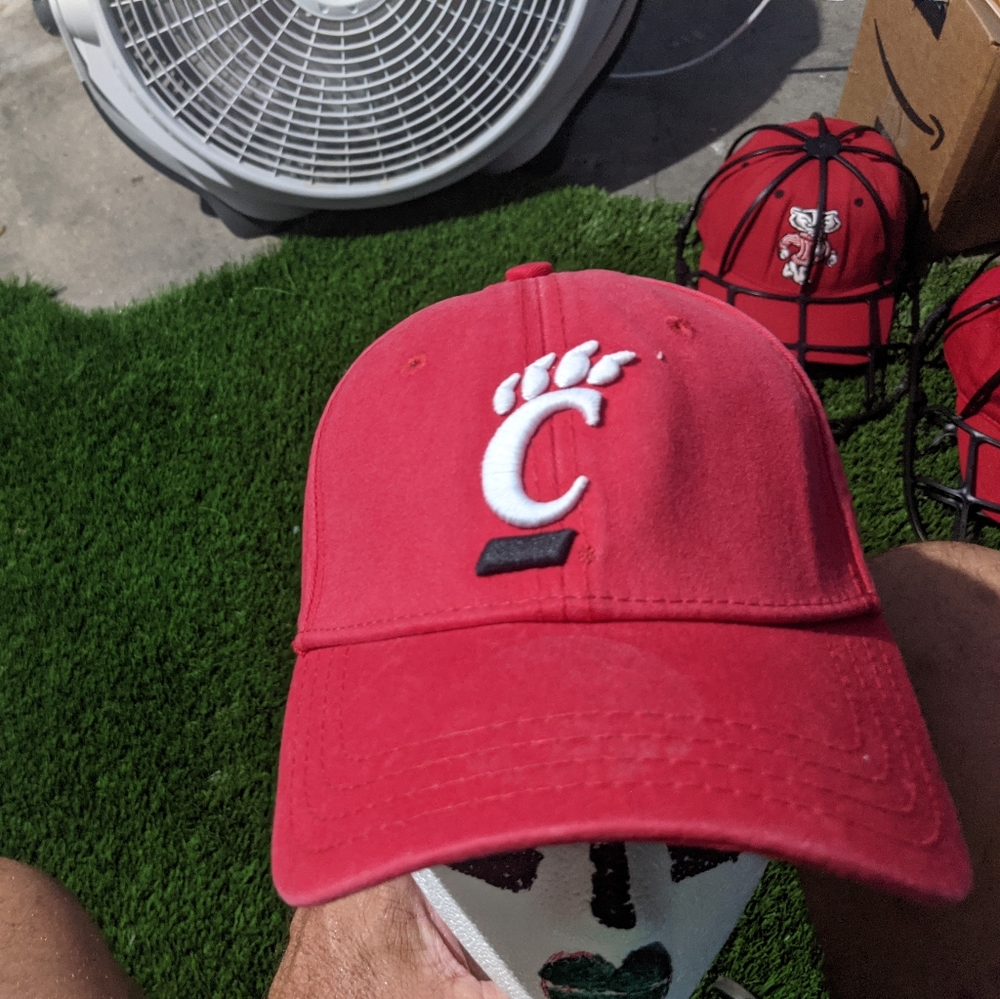 New Era Cincinnati Bearcats Embroided Fitted Cap Size S/M